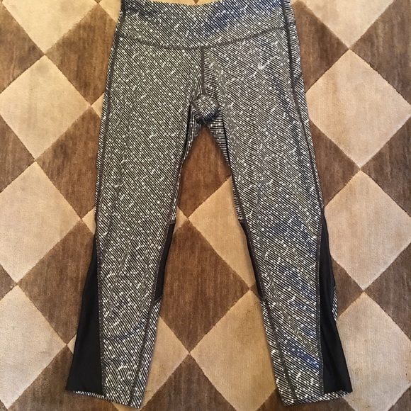 🔥🔥Nike Dri-Fit crop pants—black and white.  XS - Picture 2 of 7